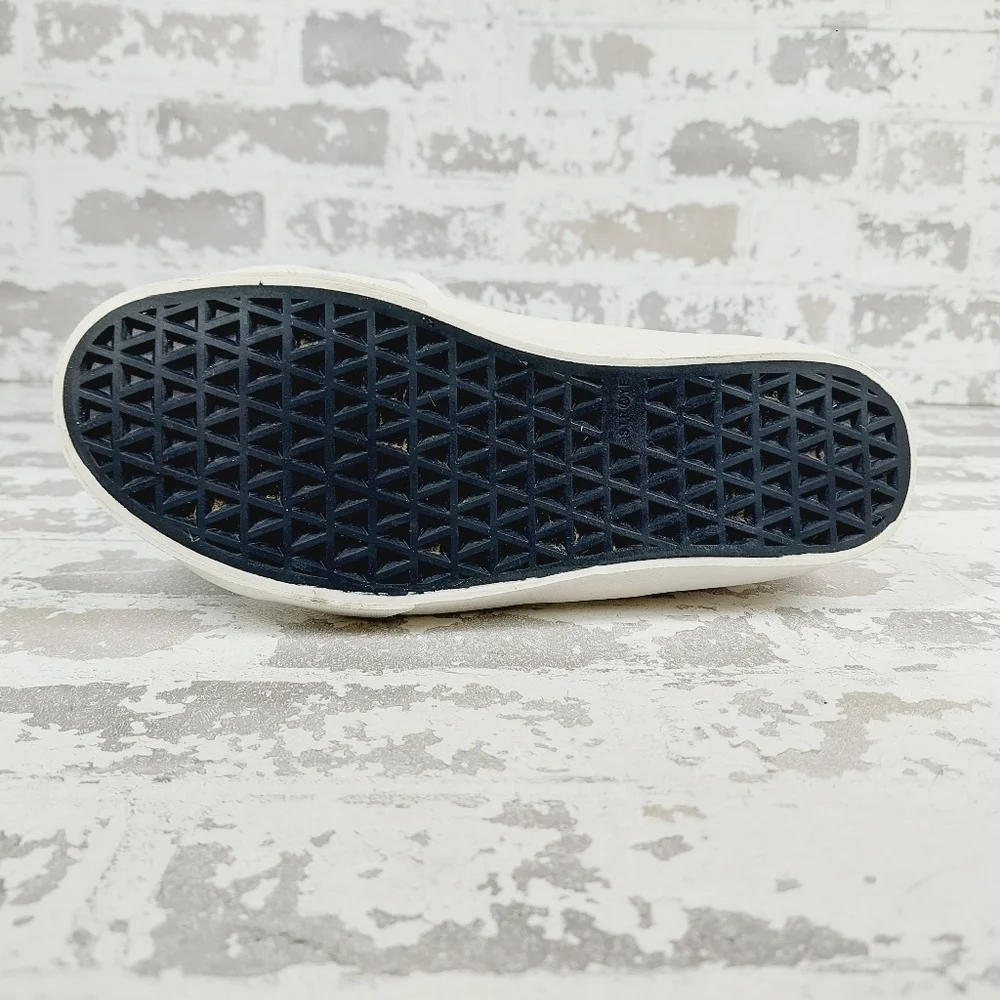 STRAYE White Sidewalk Low-Top Sneakers V477
